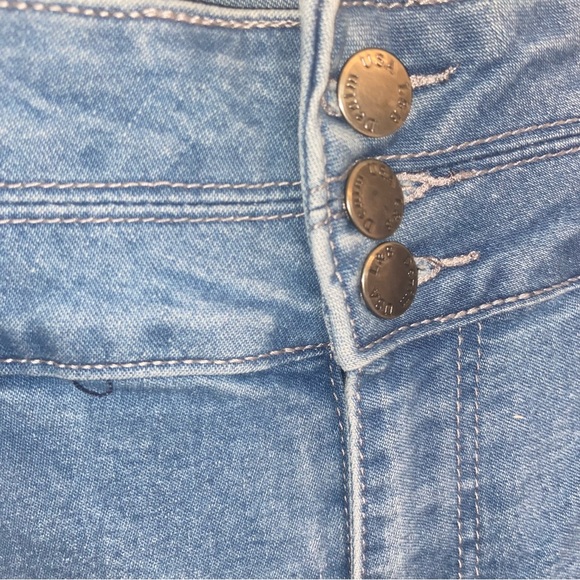 L&B Distressed Jeans - Picture 3 of 9